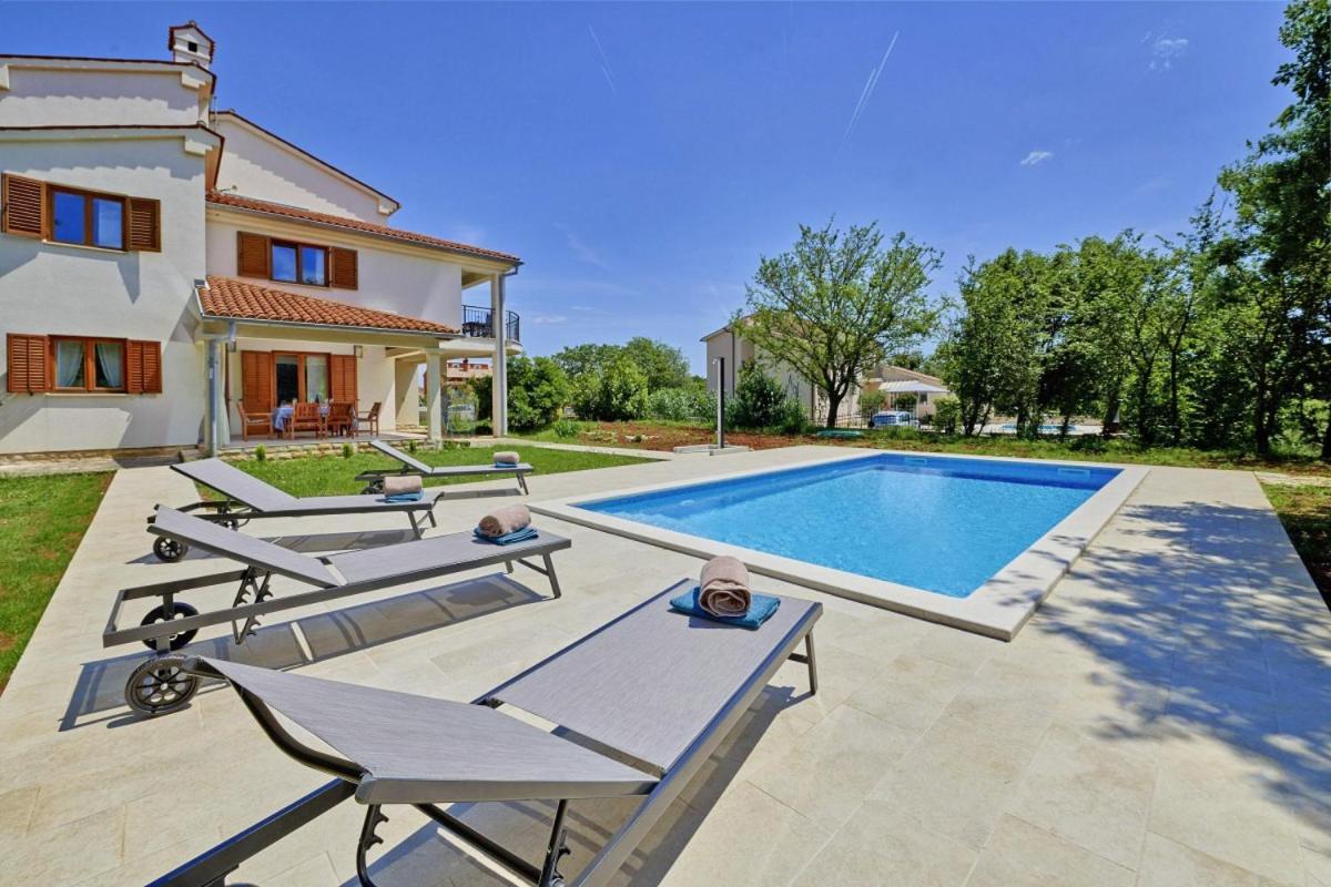 Villa Theresa in Ližnjan  Exteriör bild