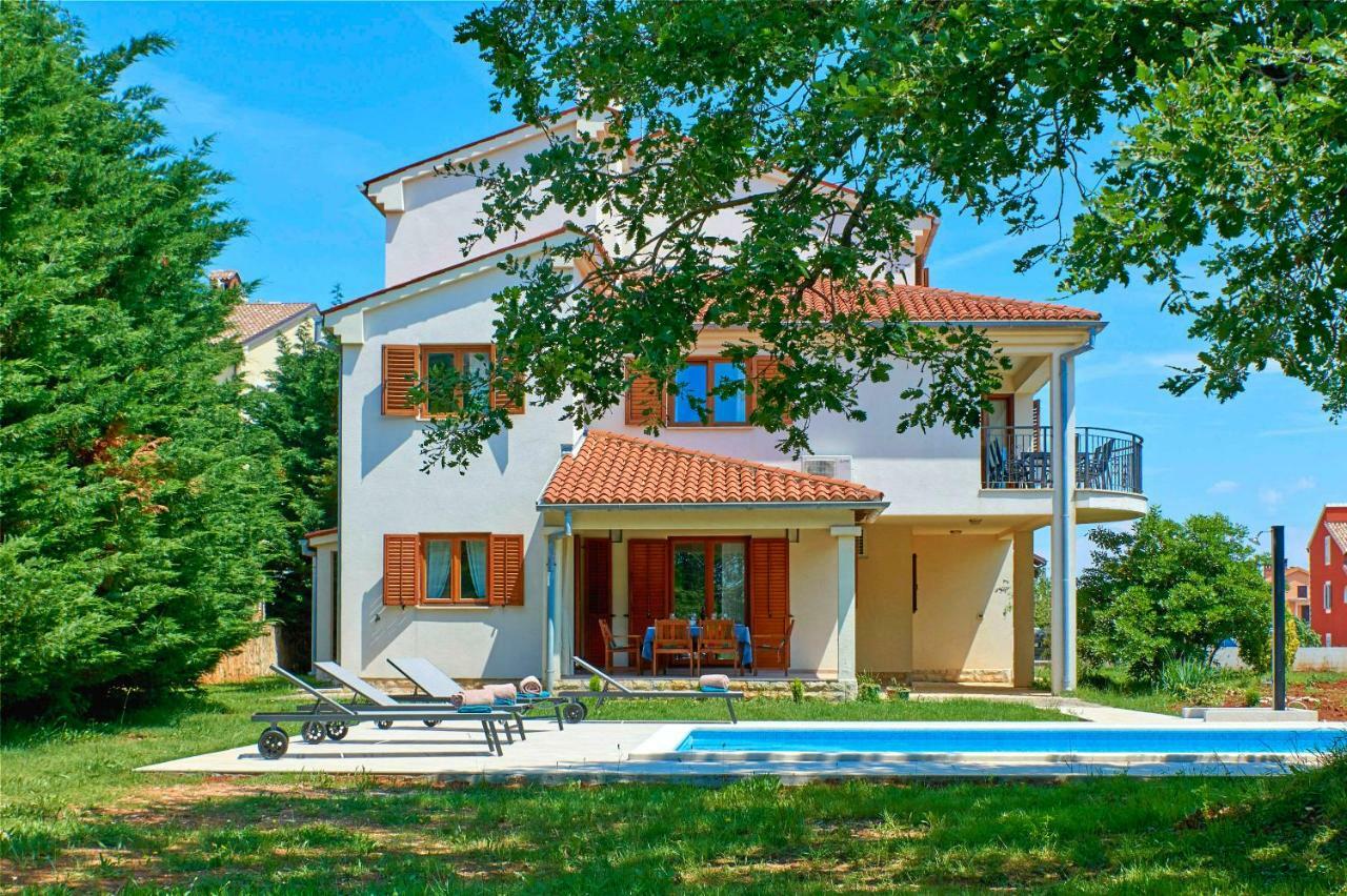 Villa Theresa in Ližnjan  Exteriör bild